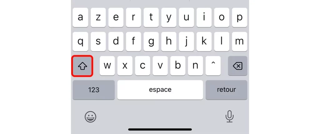 Clavier virtuel d'un iPhone avec la touche maj cerclée de rouge