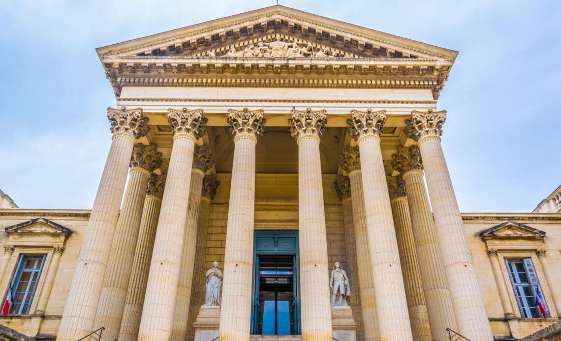 Palais de justice pour illustrer le dépôt de plainte pour tapage nocturne